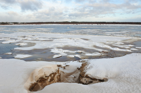 Freezing's on the river Vychegda in late November.の写真素材