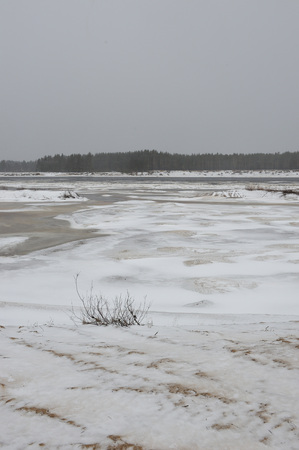 Freezing's on the river Vychegda in late November.の写真素材