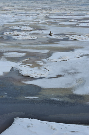 Freezing's on the river Vychegda in late November.の写真素材