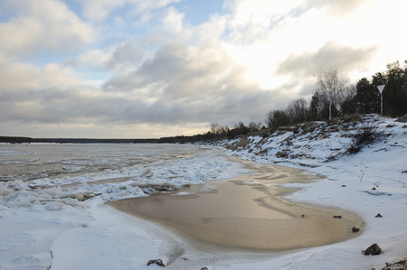 Freezing's on the river Vychegda in late November.の写真素材