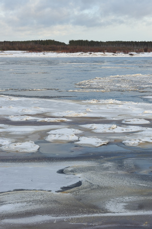 Freezing's on the river Vychegda in late November.の写真素材