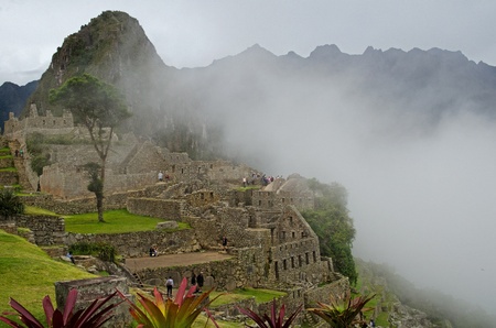 Clouds invading the Inca ruins at Machu Picchu, Peruのeditorial素材