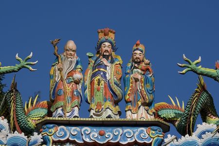 The roof of a Chinese temple.  This temple is decorated with tiles in the traditional style.  The decor style is very detailed and colourful. の写真素材