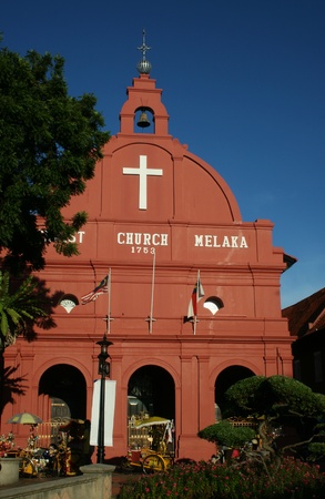 This is the red colored Christ Church in Melaka, Malaysia.  It was built by the Dutch and is a landmark building.  It also helped get Melaka UNESCO status.  の写真素材