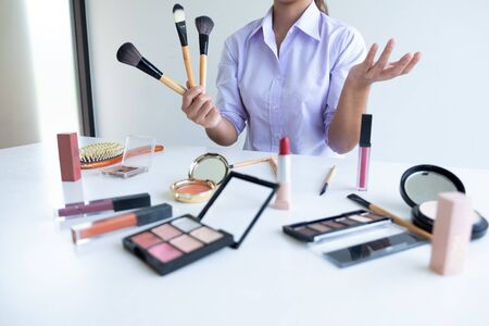 woman showing beauty cosmetic product and broadcast to social network by internet, beauty blogger online marketing concept â Image.の写真素材