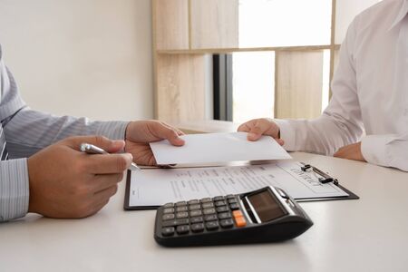 The business owner personally signed the deal, closing the deal by accepting bribes. The idea of...