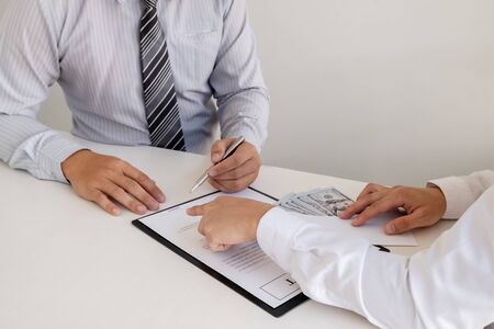 The business owner personally signed the deal, closing the deal by accepting bribes. The idea of ??corruption and    venality concept.の写真素材