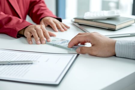 Businessmen make an agreement with the money proposed his partner to bribe in the company. The...