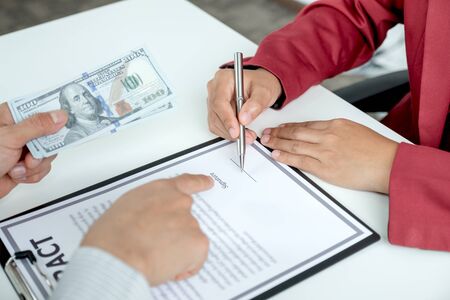 The business owner personally signed the deal, closing the deal by accepting bribes. The idea of...