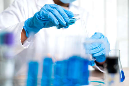 Medical scientists have experimented with liquid chemicals in vitro to analyze viral data in chemical laboratories. Scientific research concepts.の写真素材