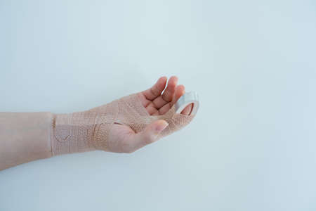 Finger pain, first aid, and treatment for injuries bandage Using a finger immobilizer In the nursing...