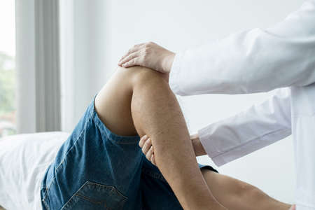 Man patients consulted physiotherapists with knee pain problems for examination and treatment....