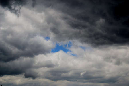 gray cloud of daylight