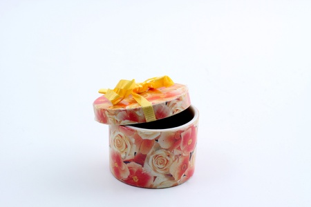pick flower pattern gift ring box with yellor ribbon