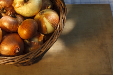 onions in basket close-up on wood backroundの写真素材