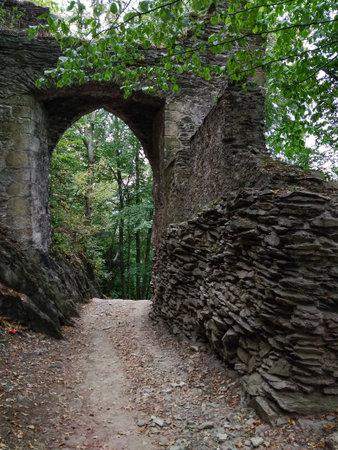 Bezdez, Czech republic - August 2, 2018: Walking through the archway of bezdez castle ruins in czechiaの写真素材