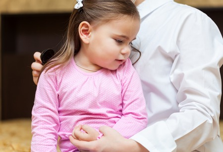 doctor examining a child girl in a hospitalの写真素材