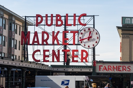 Detail of the characteristic Pike Market sign of Seattle.のeditorial素材