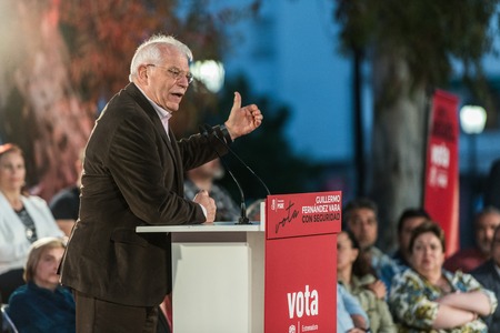 Josep Borrell, PSOE candidate in the European elections, during his speech at the meeting held in Caceres.のeditorial素材