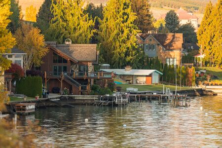 Houses and jetties on the shores of Chelan Lakeのeditorial素材
