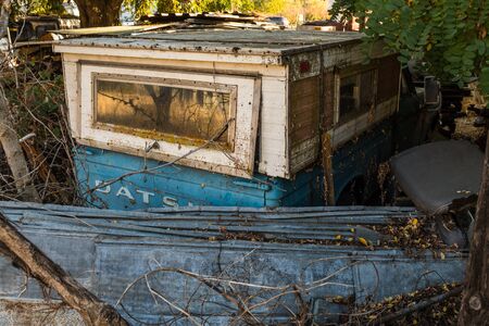 An abandoned pickup with an adaptation of its rear end as a caravan in Maryhillのeditorial素材