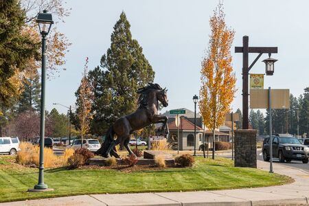 A bronze sculpture of a ramping horse on one of the main streets of Sisters, Oregon, USA.のeditorial素材