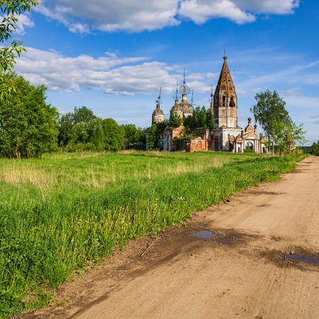 landscape, an old abandoned Orthodox church, the village of Ostrov, Kostroma province, Russia. The year of construction is 1782. Currently, the temple is abandoned.の写真素材