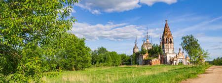 landscape, an old abandoned Orthodox church, the village of Ostrov, Kostroma province, Russia. The year of construction is 1782. Currently, the temple is abandoned.の写真素材
