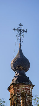the dome of the Orthodox church, the temple of the village of Luzhki, Kostroma province, Russia. The year of construction is 1840. Currently, the temple is abandoned.の写真素材