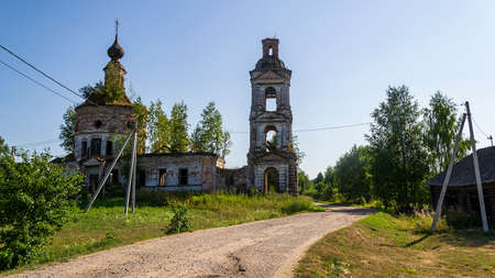 an abandoned Orthodox church, the temple of the village of Luzhki, Kostroma province, Russia. The year of construction is 1840. Currently, the temple is abandoned.の写真素材