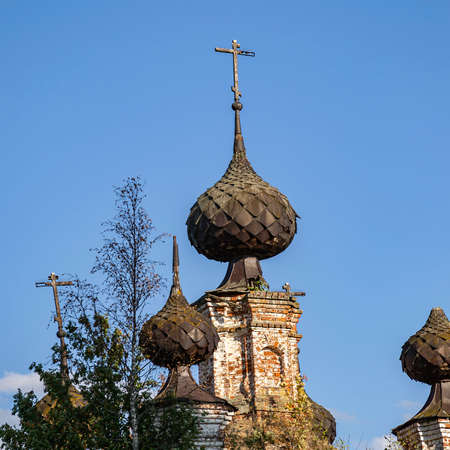 domes of an abandoned church, church of the village of Spasskoye, Kostroma province, Russia. The year of construction is 1822. Currently, the temple is abandoned.の写真素材