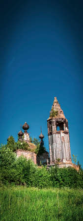 landscape of a ruined village church, the village of Isupovo, Kostroma province, Russia. The year of construction is 1740. Currently, the temple is abandoned.の写真素材