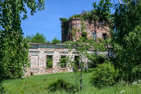 an abandoned Orthodox church. The temple of the village of Borisoglebskoye, Kostroma region, Russia. The year of construction is 1821. Currently, the temple is abandoned. Photo of the year 2022.の写真素材