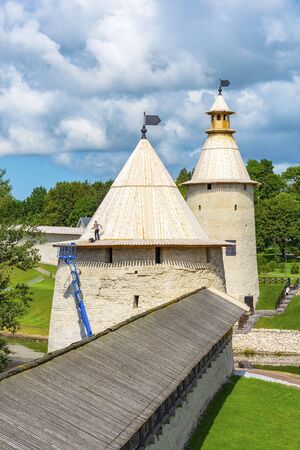 Flat and high towers of the Pskov fortress, restoration work on the roofのeditorial素材