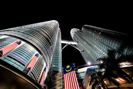 KUALA LUMPUR, MALAYSIA - OCTOBER 30: Nightscape of Petronas Twin Towers on October 30, 2009 in Kuala Lumpur Malaysia. Petronas Twin Towers were the tallest buildings (452m) in the world during 1998-2004.のeditorial素材