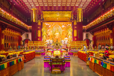 Singapore city, Singapore - July 17, 2015: The Buddha Tooth Relic Temple and Museum is a Buddhist temple and museum complex located in the Chinatown district of Singapore.のeditorial素材