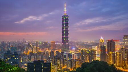 Taipei city skyline at twilight in Taiwan.のeditorial素材
