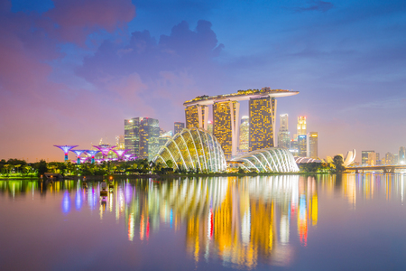 View of Marina Bay at twilight with Singapore downtown.のeditorial素材