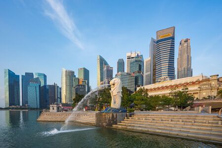 Singapore city, Singapore - April 9, 2018: Blue nice sky with Merlion park and landmark buidings in Singapore city, Singaporeのeditorial素材