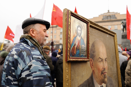 Orel, Russia, November 7, 2017: October Revolution anniversary meeting. Old man with Vladimir Lenin...