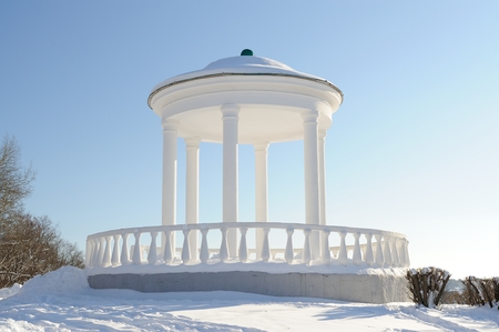 White rotunda in Orel in snowy winter copyspaceの写真素材