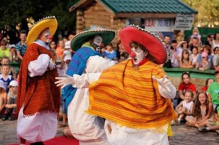 Orel, Russia, August 01, 2015: Mumu Fest, Turgenev's story art-festival, mime, pantomime, clowns dancing in mexican costumes editorialのeditorial素材