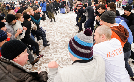 Orel, Russia, February 18, 2018: Maslenitsa carnival. Men fighting stenka na stenku martial art panoramaのeditorial素材