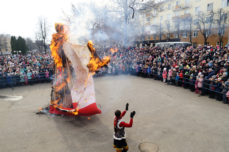 Orel, Russia, March 10, 2019: Maslenitsa selebration. Huge crowd of people watch burning Lady Maslenitsa on fireのeditorial素材