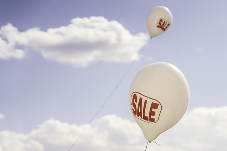 Ballons outdoors to advertise shop sales with discounts backgroundの写真素材