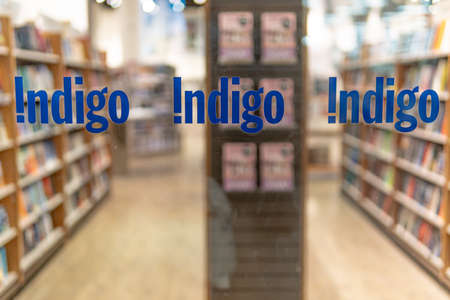 1 October 2021 - Calgary Alberta Canada - Indigo Bookshop in Calgary Mallのeditorial素材