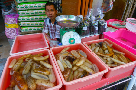 JAKARTA, JAVA, INDONESIA - AUGUST 25: An unidentified man selling food at a Jakarta market on August 25, 2016 in Java, Indonesiaのeditorial素材