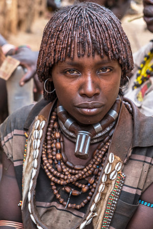 Turmi, Ethiopia - January 25: Unidentified Hamer tribe woman. Hamer woman usually comb their hairs with soil on January 25, 2018 in Turmi, Amo valley, Ethiopia.のeditorial素材