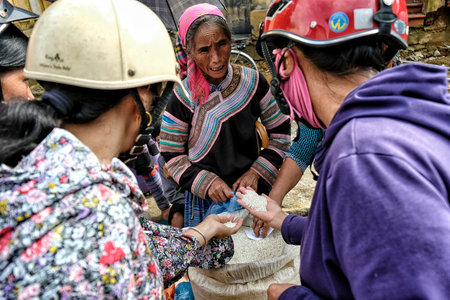 Bac Ha, Vietnam - August 26: Women of the Hmong Ethnic Minority People selling rice and corn at sunday market on August 26, 2018 in Bac Ha, Vietnam.のeditorial素材