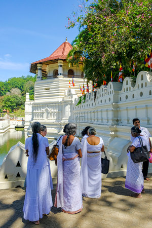 Kandy, Sri Lanka - January 2020: People visiting at the Temple of the Tooth of Buddha on January 26, 2020 in Kandy, Sri Lanka.のeditorial素材